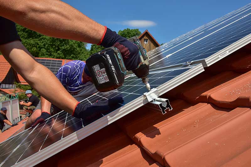 Photovoltaikanlagen und Dachintegration – Wie wir Ihr Dach fit für Solarstrom machen