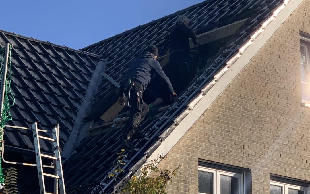 Professionelle Dachsanierung – Wann es nötig ist und wie wir unterstützen